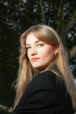 Anna Lee